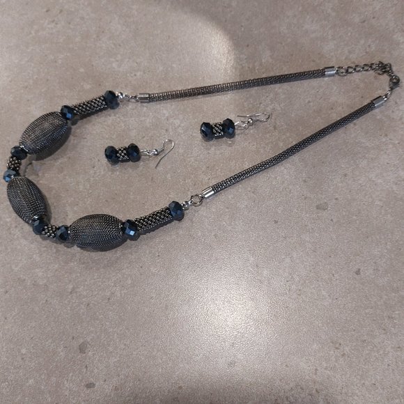 Women's Black Woven Mesh Necklace with Spaced Diamond Cut Beads - Small - NWOT - Picture 6 of 8